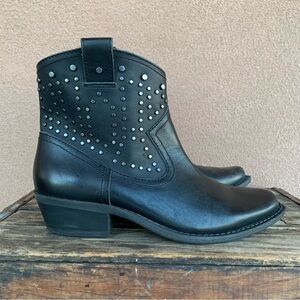 Dingo Women’s Dusty Studded Leather Western Booties